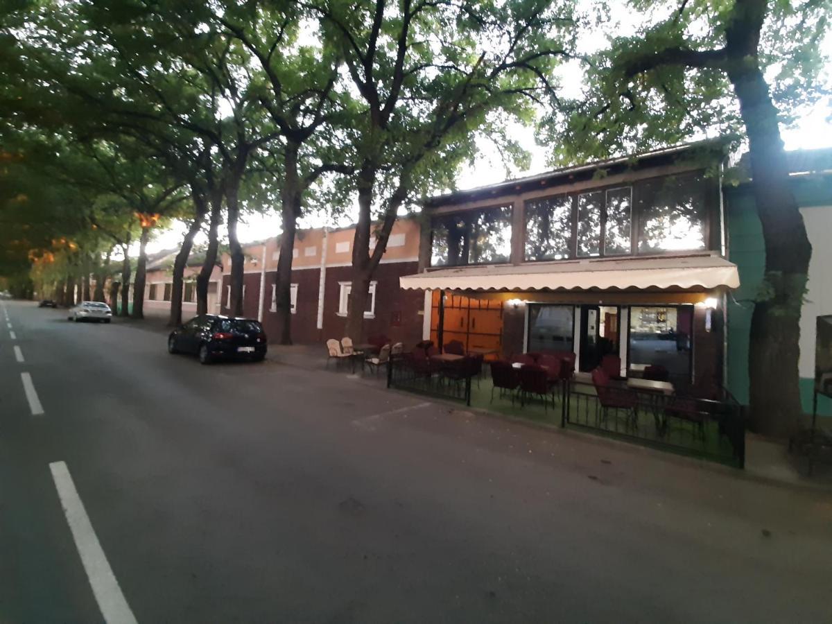 Bed&Breakfast Intermezzo Caffe Kikinda Exterior photo